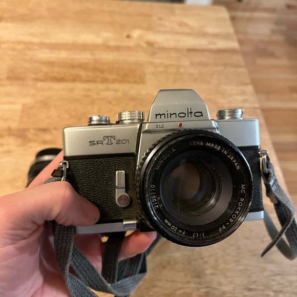 Minolta SRT 201 Film Camera w/ Minolta 50mm 1.7 And Extra Lens Japan - Picture 2 of 9